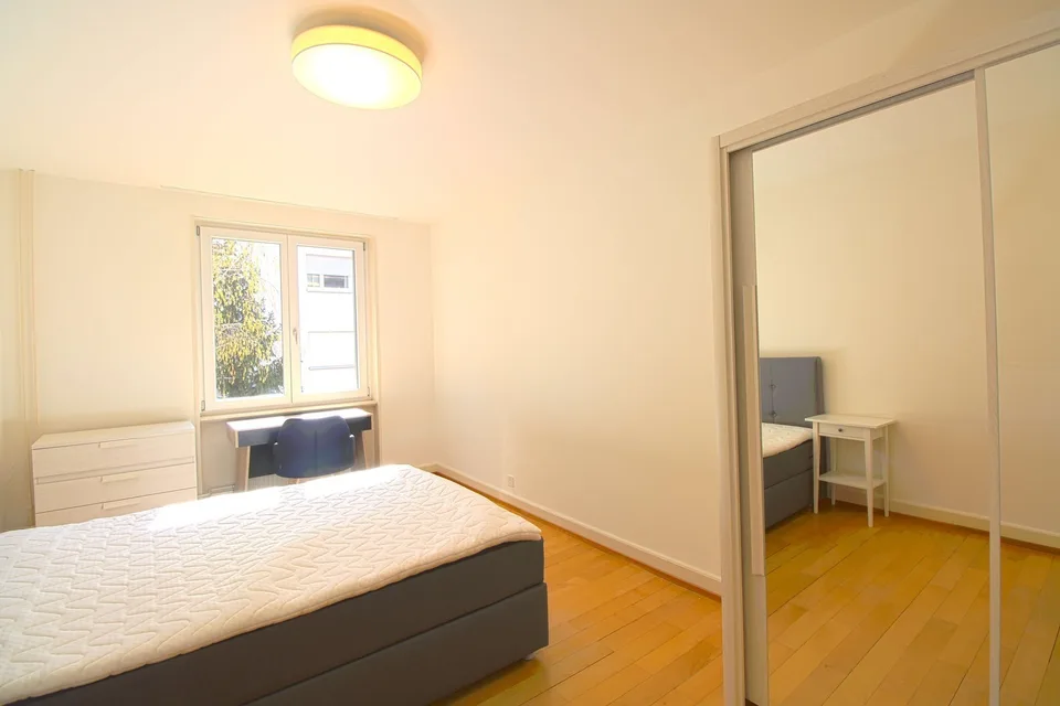 Furnished room in modernised apartment in a top location – Foto 4 von 10