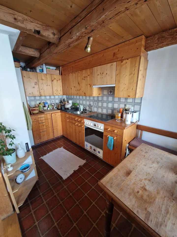 Charmante Altbauwohnung auf zwei Stöcken per 1. November