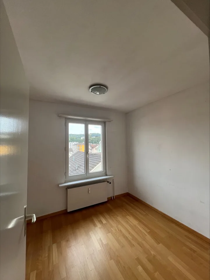 Geräumige 4 Zimmerwohnung zu vermieten