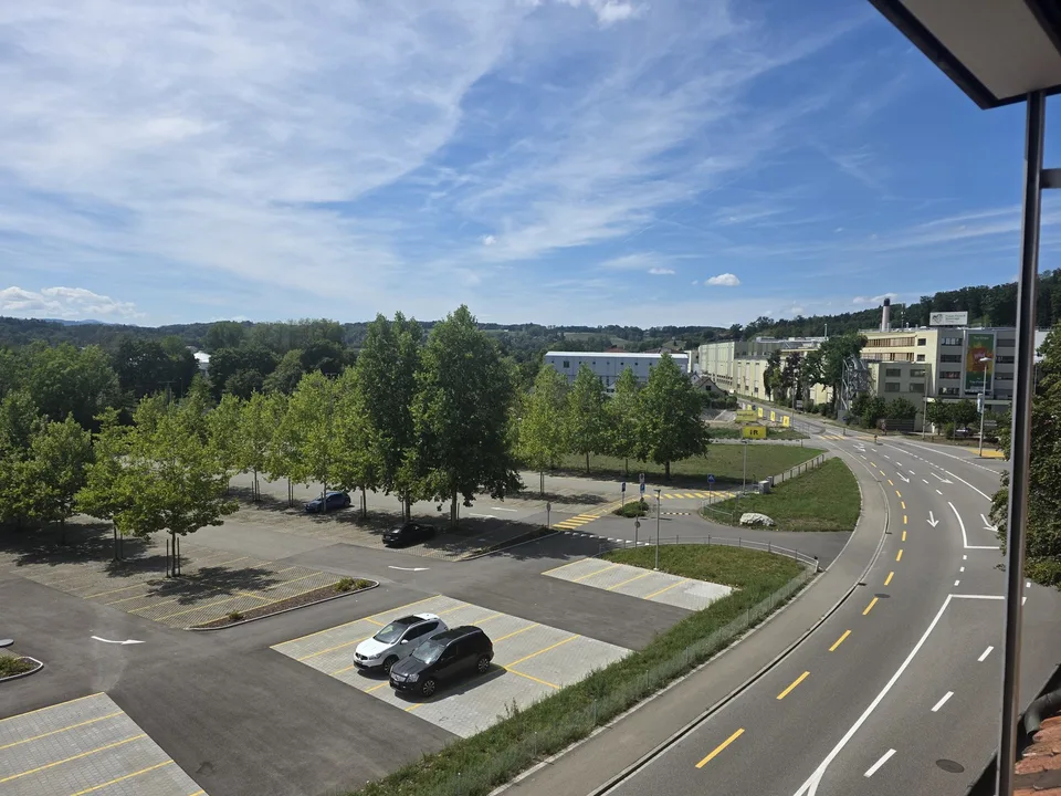 Geräumige 4 Zimmerwohnung zu vermieten