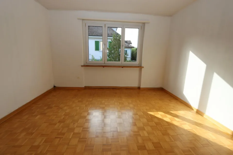 BEFRISTET BIS ZUM 30. SEPT 2027. PRAKTISCHE 3-ZIMMERWOHNUNG IN DÜBENDORF