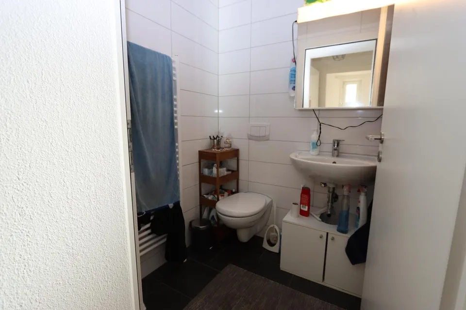 HÜBSCHE 2 ZIMMERWOHNUNG MIT SITZPLATZ ZU VERMIETEN – photo 7 of 8