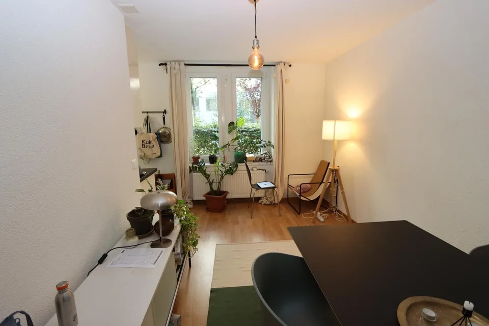 HÜBSCHE 2 ZIMMERWOHNUNG MIT SITZPLATZ ZU VERMIETEN – photo 3 of 8
