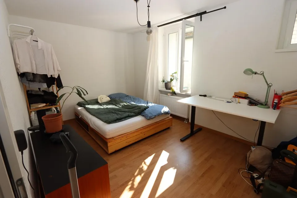 HÜBSCHE 2 ZIMMERWOHNUNG MIT SITZPLATZ ZU VERMIETEN – photo 2 of 8