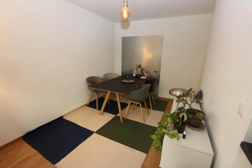 HÜBSCHE 2 ZIMMERWOHNUNG MIT SITZPLATZ ZU VERMIETEN – photo 4 of 8