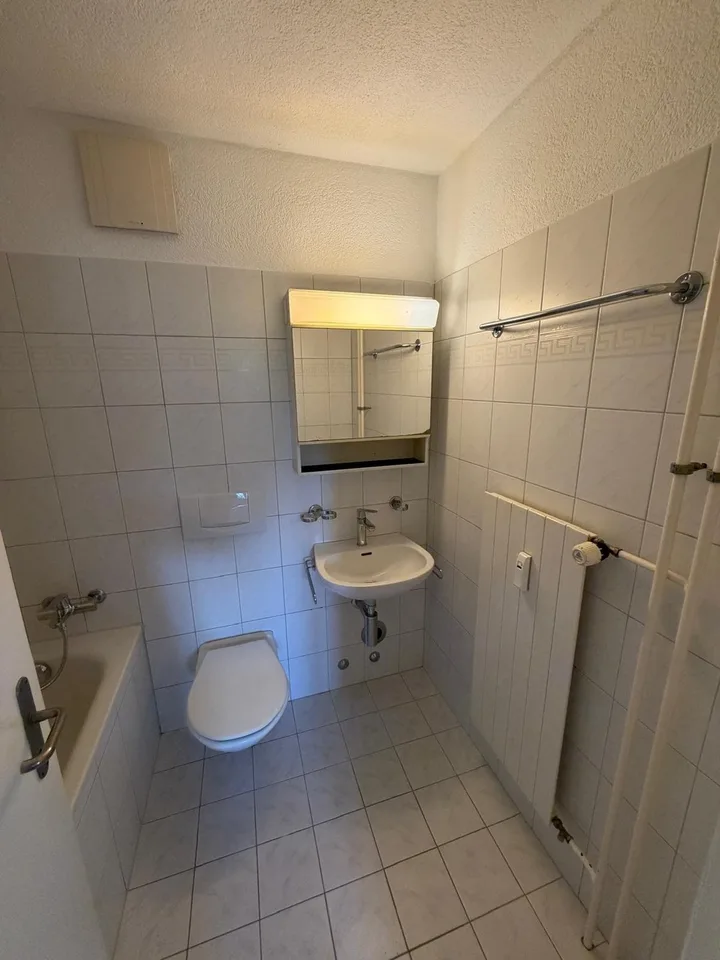 PRAKTISCHE UND SCHÖNE 2-ZIMMERWOHNUNG ZU VERMIETEN – photo 6 of 7