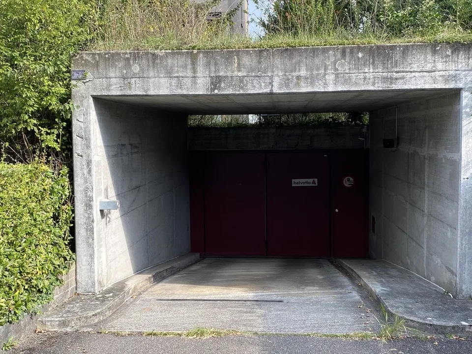 Posto auto per motocicletta in posizione centrale di fronte a Gartenstadt – foto 2 di 2