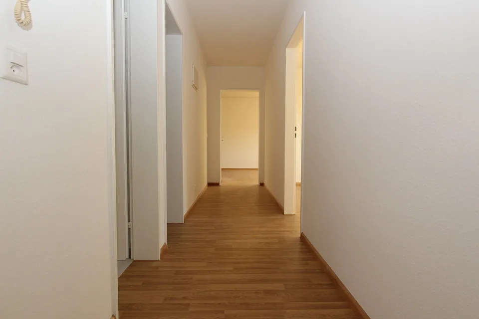 MODERNE 3 -ZIMMERWOHNUNG IN FRENKENDORF – photo 2 of 11