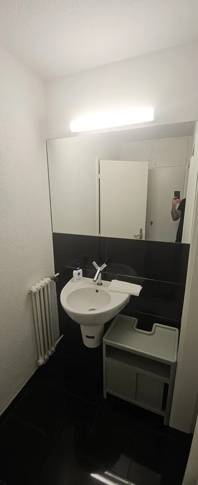Möblierte Zimmer in moderner 4er-WG in Zürich – Foto 3 von 6
