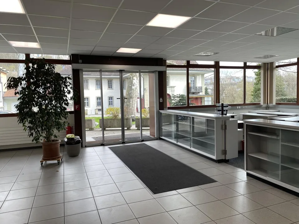Büro-, Gewerbe-/Lagerräumlichkeiten – photo 2 of 8