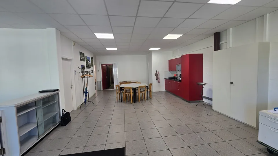 Büro-, Gewerbe-/Lagerräumlichkeiten – photo 3 of 8