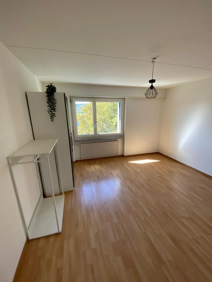 WG Zimmer für 2 Monate zur Untervermietung – photo 1 of 2