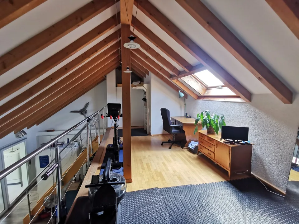 2,5 Zimmer 117 m² Dachgeschoss Wohnung mit Galerie und Wintergarten – foto 24 di 29