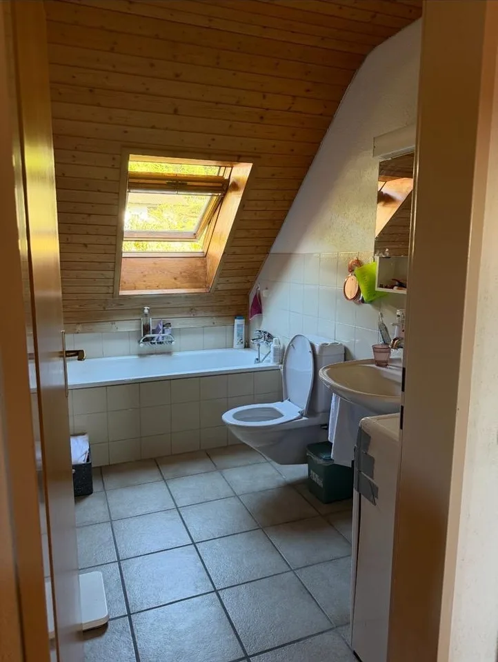 Charmante 3-Zimmer-Dachwohnung mit Balkon in Oberbuchsiten – Foto 6 von 10