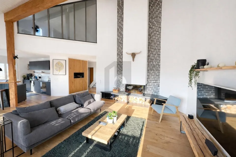 MAGNIFIQUE SPACIEUX RÉNOVÉ AVEC VUE DÉGAGÉE – Foto 3 von 4