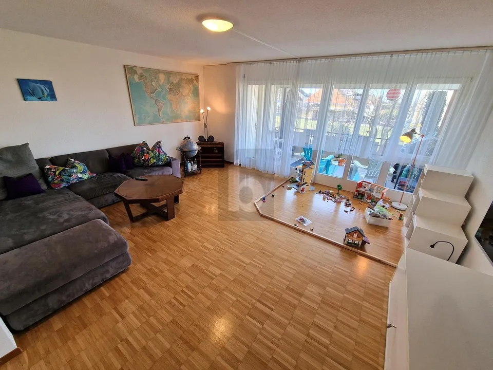 GROSSZÜGIG, LICHTDURCHFLUTET & FAMILIENFREUNDLICH – Foto 2 von 4