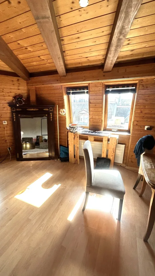 Grosszügige Dachwohnung mit viel Charme & Dachterrasse mitten im Kreis 3! – Foto 4 von 14