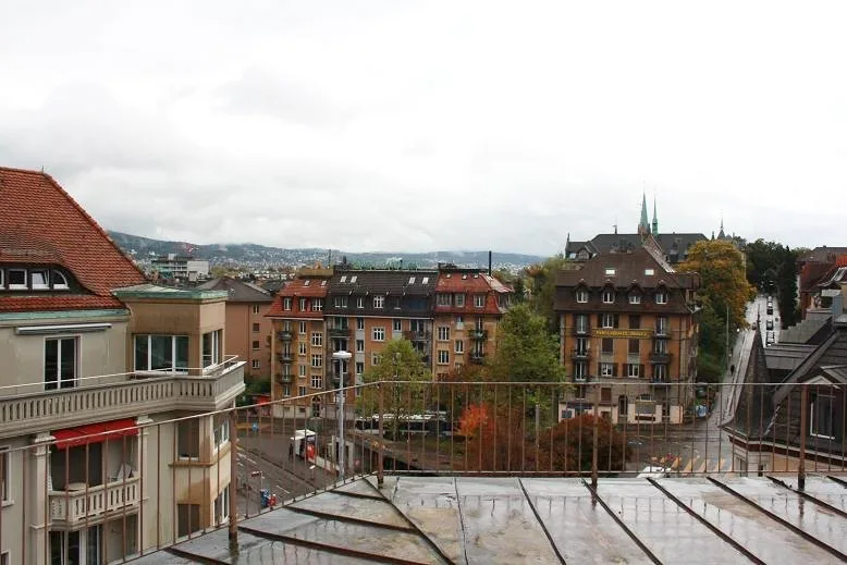 Grosszügige Dachwohnung mit viel Charme & Dachterrasse mitten im Kreis 3! – Foto 14 von 14