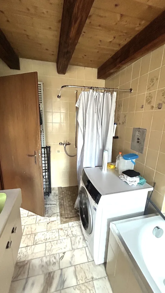 Grosszügige Dachwohnung mit viel Charme & Dachterrasse mitten im Kreis 3! – Foto 12 von 14