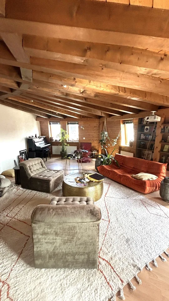 Grosszügige Dachwohnung mit viel Charme & Dachterrasse mitten im Kreis 3! – Foto 2 von 14