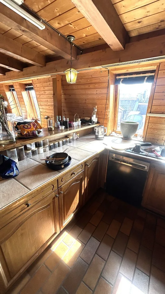 Grosszügige Dachwohnung mit viel Charme & Dachterrasse mitten im Kreis 3! – Foto 9 von 14
