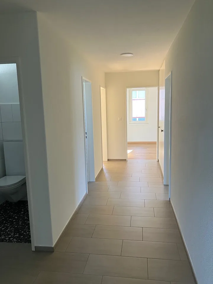 Helle 4.5-Zimmerwohnung mit grosser Terrasse in Neudorf – foto 3 di 10