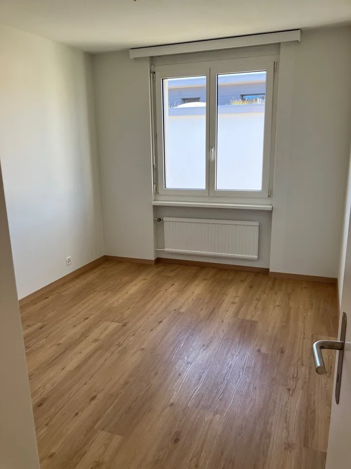 Helle 4.5-Zimmerwohnung mit grosser Terrasse in Neudorf – foto 5 di 10