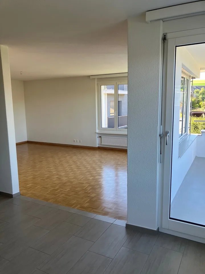 Helle 4.5-Zimmerwohnung mit grosser Terrasse in Neudorf – foto 6 di 10