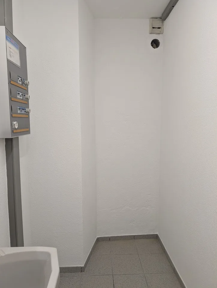 Ladenlokal / Showroom / Büro mit Schaufenster an der Hauptstrasse Zunzgen flexibel nutzbar – Foto 7 von 11