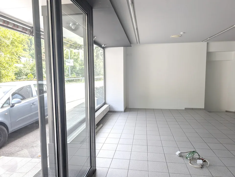 Ladenlokal / Showroom / Büro mit Schaufenster an der Hauptstrasse Zunzgen flexibel nutzbar – Foto 4 von 11