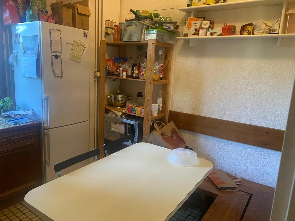 chambre au 1er étage avec balcon pour jeune fille – Foto 4 von 5