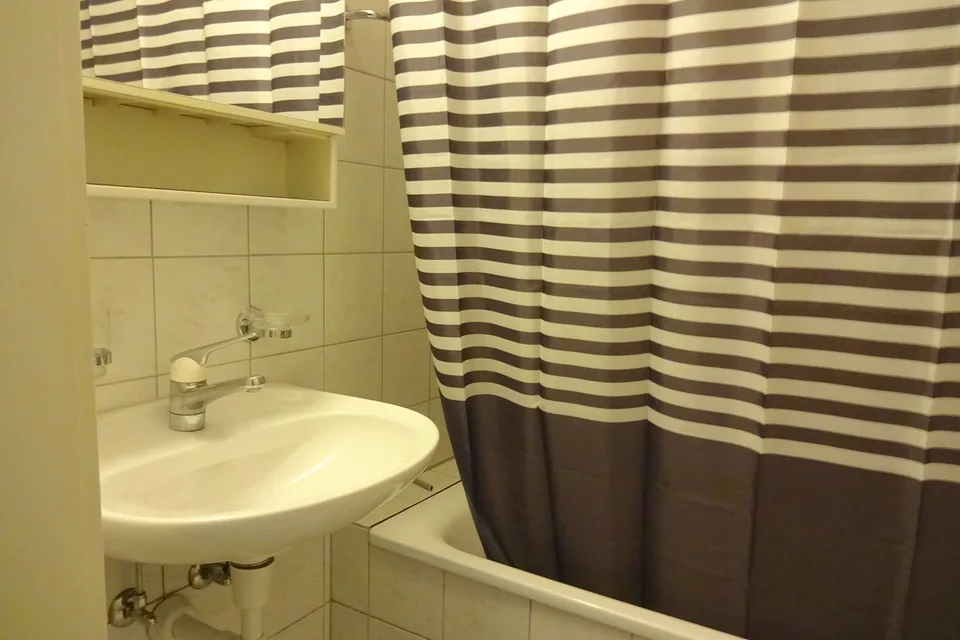 Möbliertes WG-Zimmer mit eigenem Balkon in Basel, ab sofort frei – Foto 5 von 9