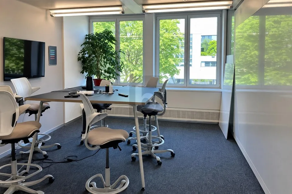 LICHTDURCHFLUTET MIT OFFENEN ARBEITSBEREICHEN – photo 3 sur 4