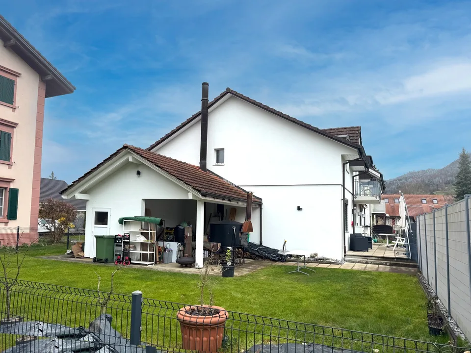 Teilsaniertes Zweifamilienhaus mit Entwicklungspotenzial – foto 3 di 3