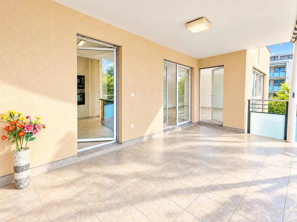 Appartement 4,5 pièces lumineux avec deux balcons et salle de bricolage optionnelle – photo 4 sur 9