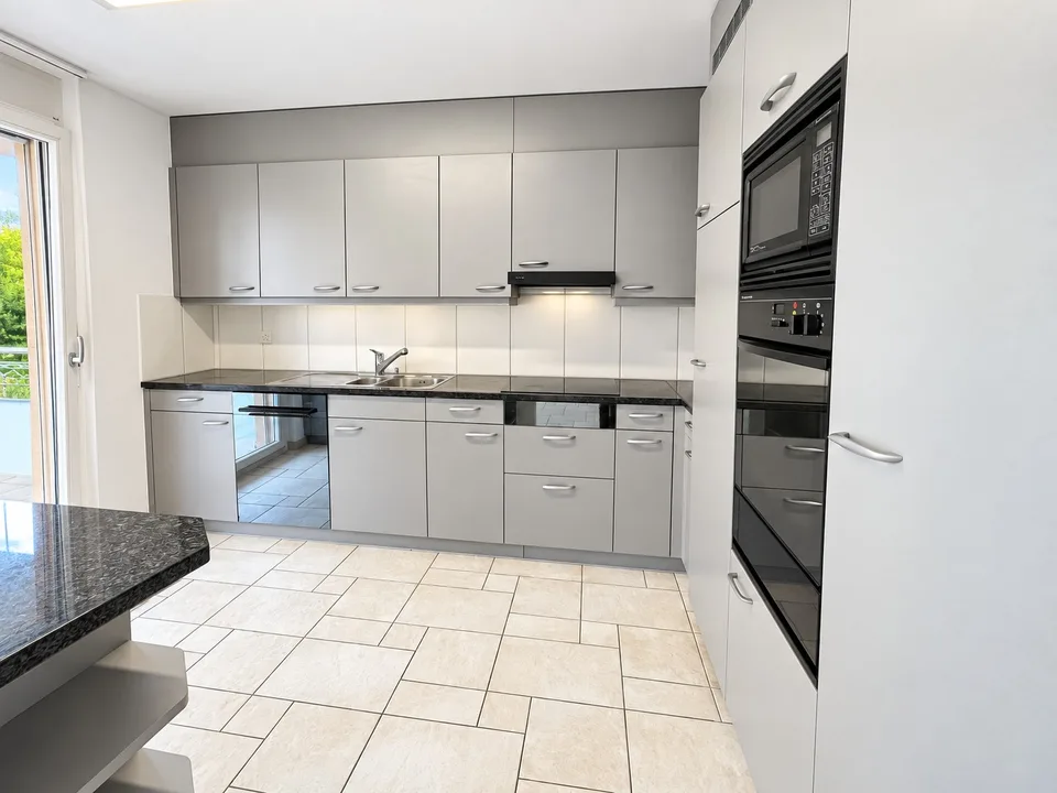 Appartement 4,5 pièces lumineux avec deux balcons et salle de bricolage optionnelle – photo 3 sur 9