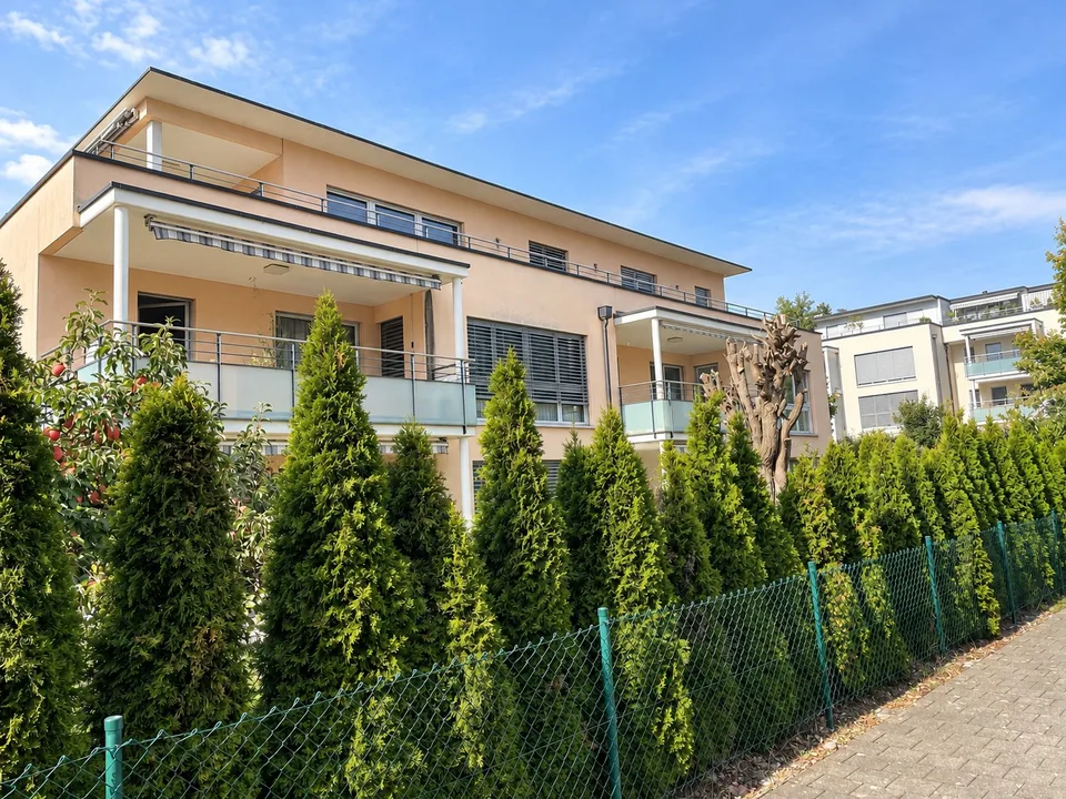Appartement 4,5 pièces lumineux avec deux balcons et salle de bricolage optionnelle – photo 2 sur 9