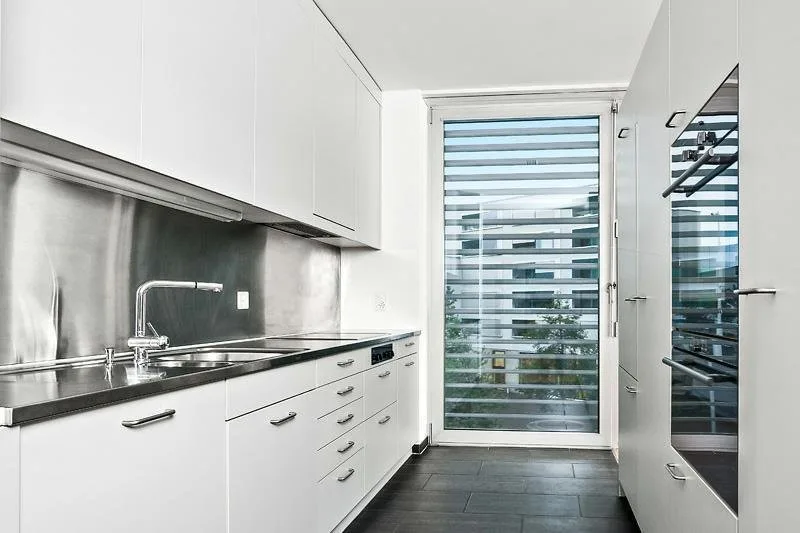 Moderne 3.5 Zimmer-Wohnung in unmittelbarer Nähe zum Bahnhof Oerlikon – Foto 2 von 7