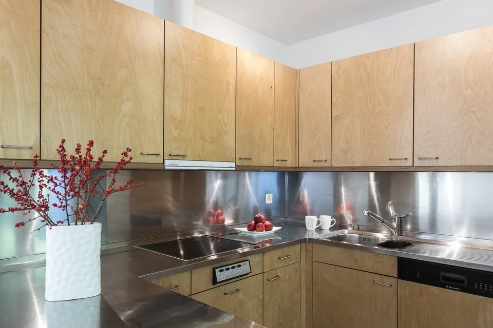 Modern maisonette apartment with garden – photo 2 of 9