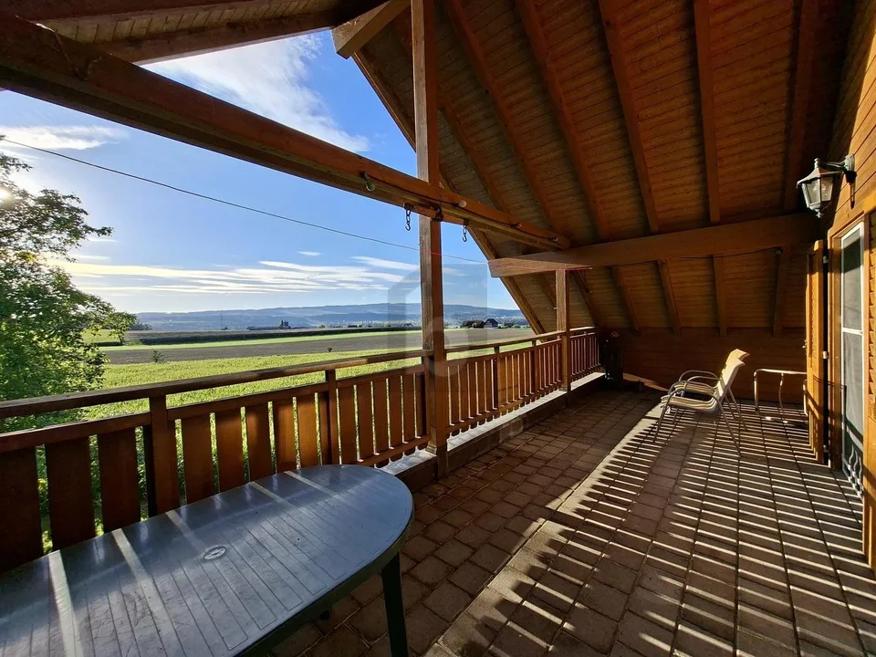 BEFRISTET, IDYLLISCHES LANDLEBEN MIT TOLLEM BALKON – Foto 2 von 4