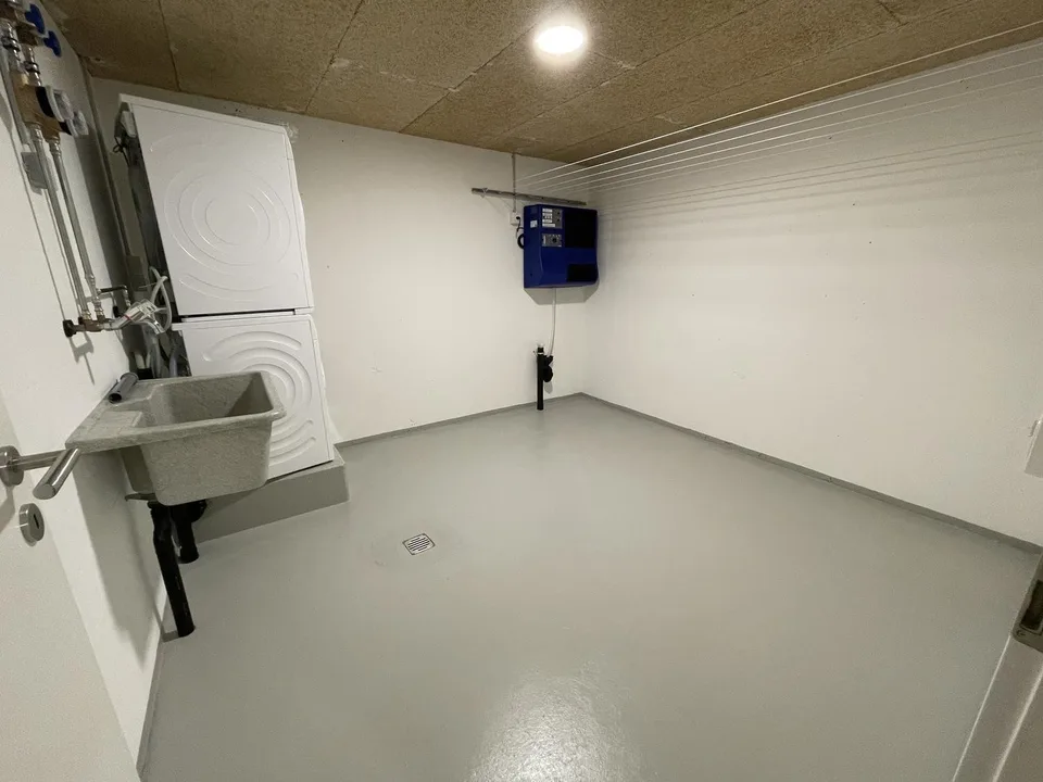 Moderne 3.5-Zimmer-Wohnung mit Terrasse und Rasensitzplatz – Foto 9 von 10