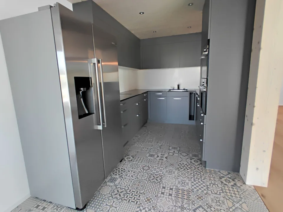 Moderne 3.5-Zimmer-Wohnung mit Terrasse und Rasensitzplatz – Foto 7 von 10