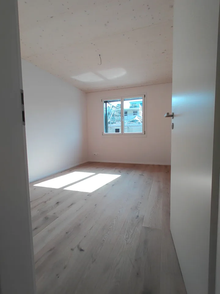 Moderne 3.5-Zimmer-Wohnung mit Terrasse und Rasensitzplatz – Foto 5 von 10