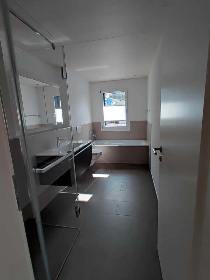 Moderne 3.5-Zimmer-Wohnung mit Terrasse und Rasensitzplatz – Foto 2 von 10