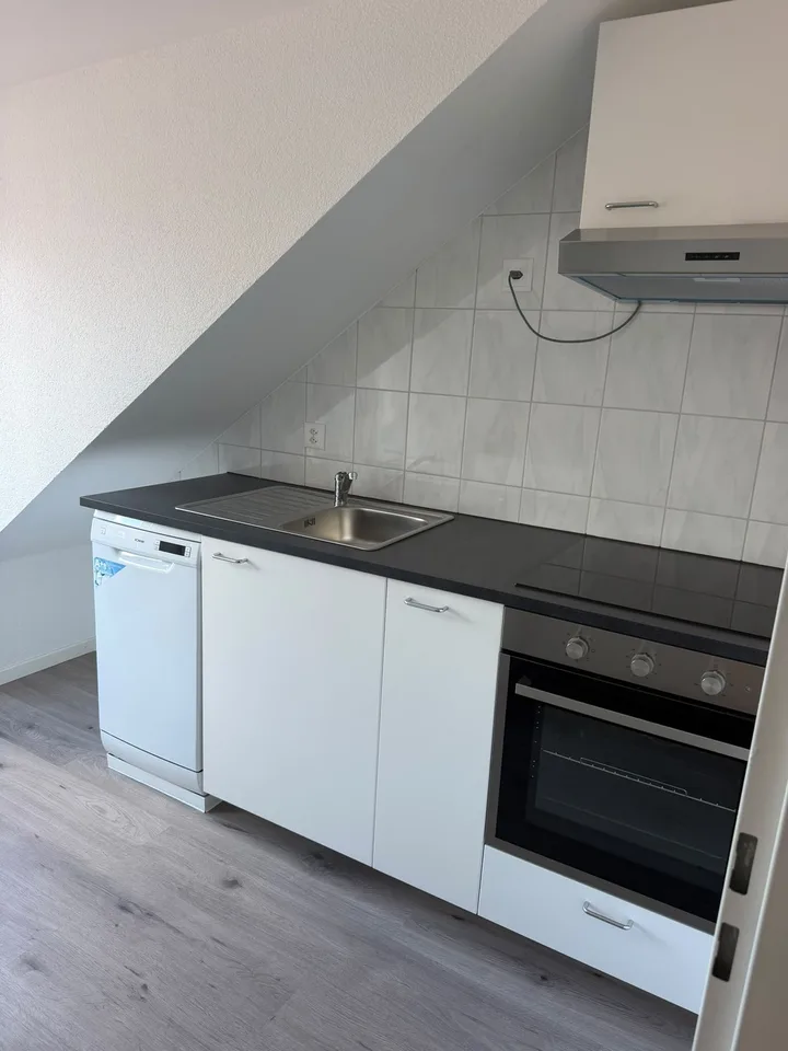 Moderne 3.5-Zimmer-Wohnung mit Balkon & Klimaanlage im 4. Obergeschoss – Foto 6 von 6