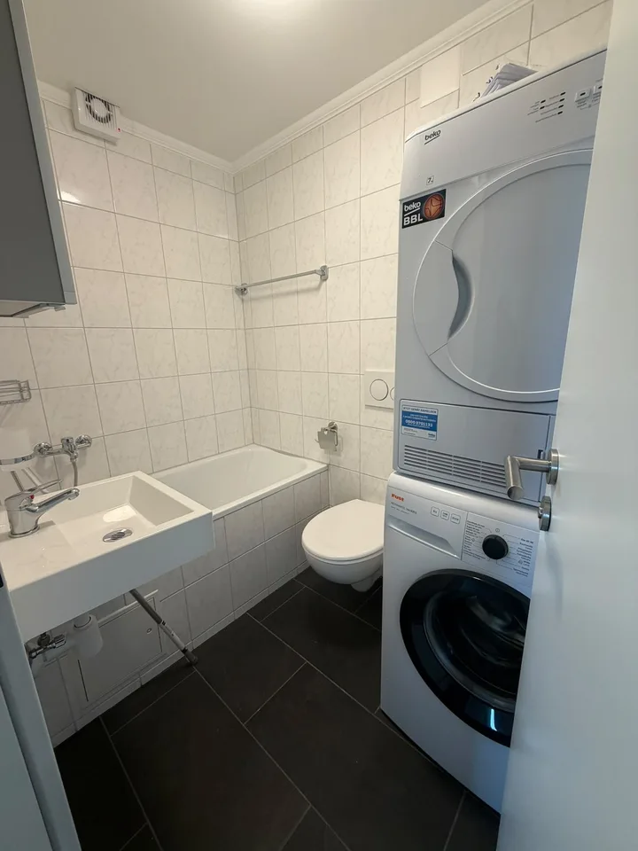 Moderne 3.5-Zimmer-Wohnung mit Balkon & Klimaanlage im 4. Obergeschoss – Foto 5 von 6