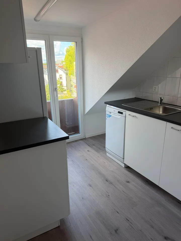 Moderne 3.5-Zimmer-Wohnung mit Balkon & Klimaanlage im 4. Obergeschoss – Foto 2 von 6