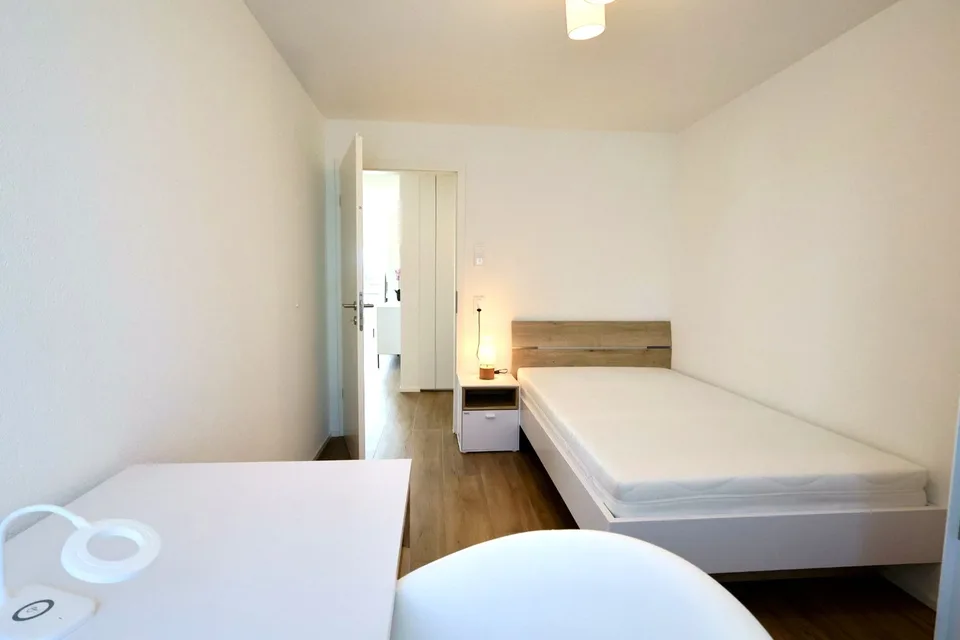 Helle 3.5-Zimmer-Wohnung mit Balkon in Steinhausen – Foto 5 von 5
