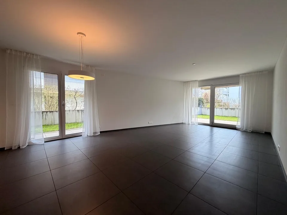 "Neue / Moderne 3.5-Zimmer-Wohnung mit Garten" – Foto 3 von 11