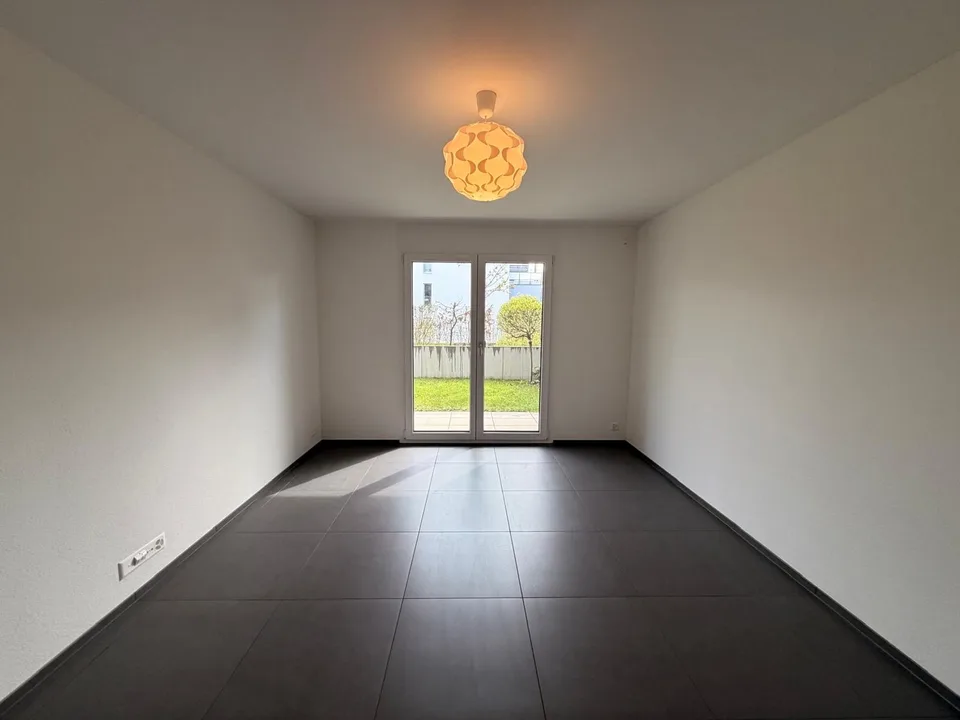 "Neue / Moderne 3.5-Zimmer-Wohnung mit Garten" – Foto 1 von 11